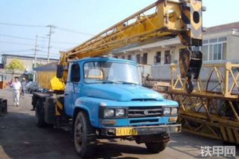 徐工qy8汽车起重机