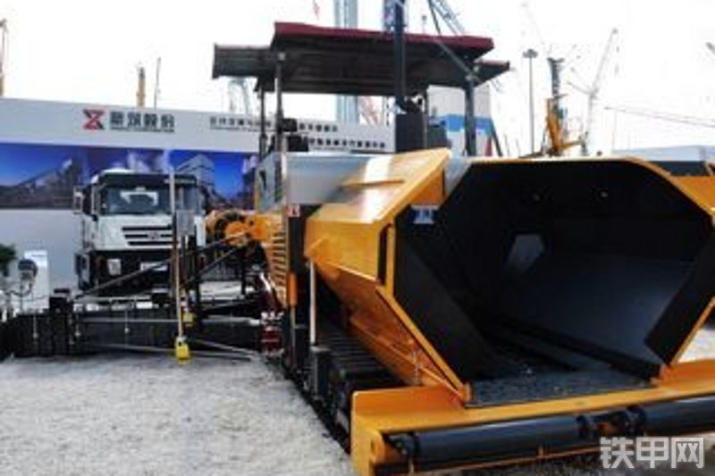 新筑股份mt9000s-ii履带式沥青摊铺机