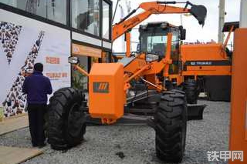 华通动力py215c平地机