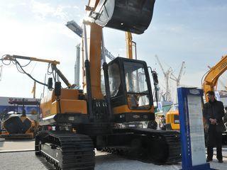 雷沃重工FR220-ETX挖掘机