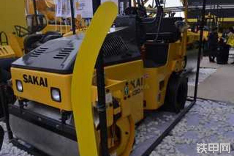 酒井tw330-i轮胎压路机