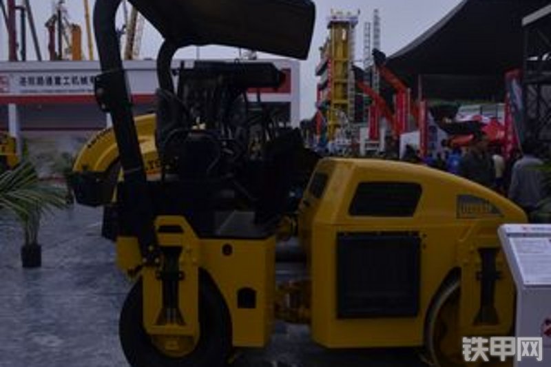 洛阳路通ltc203p轮胎压路机