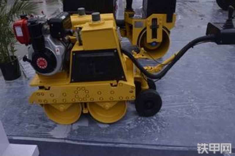 洛阳路通ltc8h双钢轮压路机