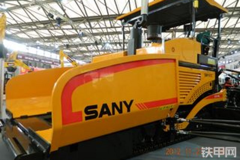 三一重工smp165c履带式沥青摊铺机