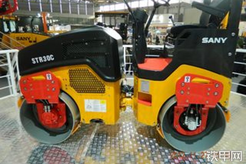 三一重工str30c双钢轮压路机