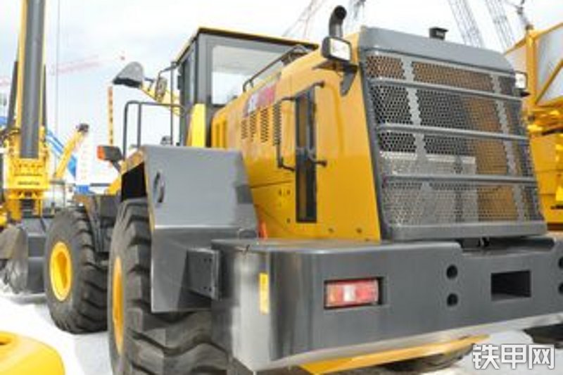 山推sl80w轮式装载机