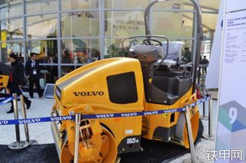 沃尔沃dd25w双钢轮压路机