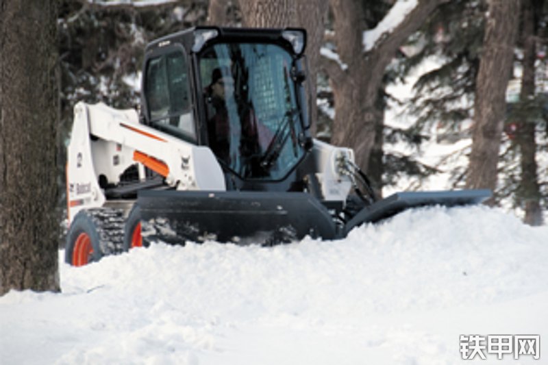 山猫s630轮式滑移装载机