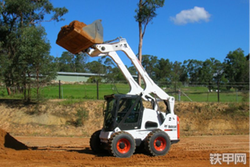 山猫s850轮式滑移装载机
