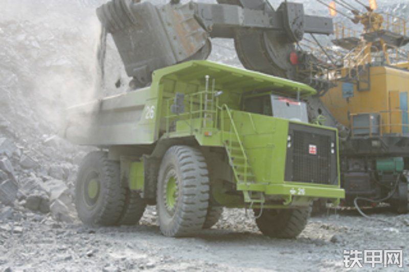 北方股份tr100矿用自卸车