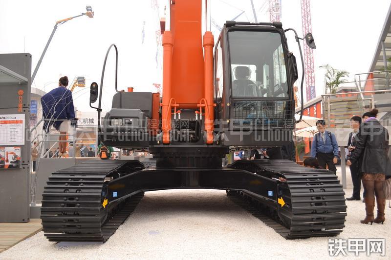 日立ZX260LCH-3G挖掘机整机外观