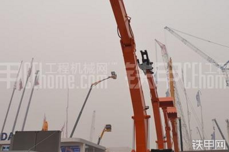 日立ZX260LCH-3G挖掘机整机外观