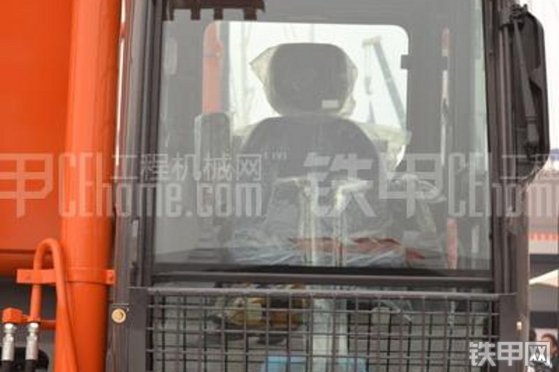 日立ZX260LCH-3G挖掘机局部