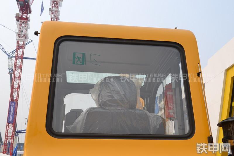 山重建机JCM906D挖掘机局部