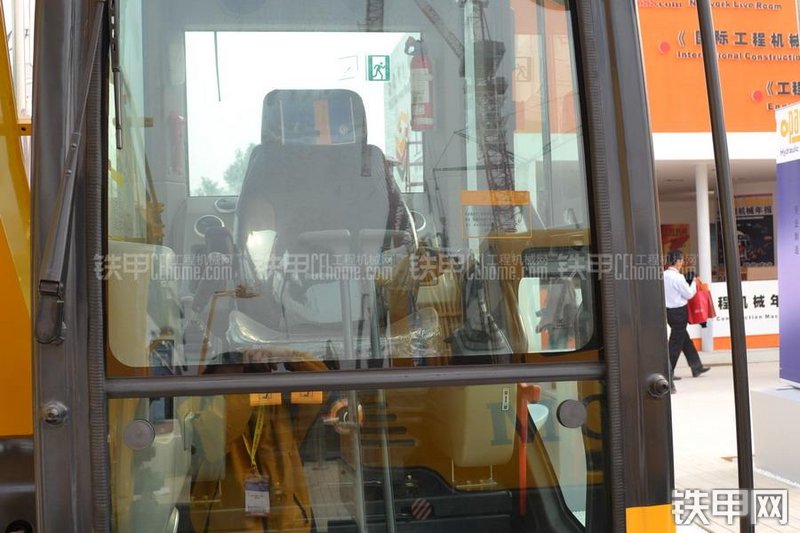 山重建机JCM907D挖掘机局部