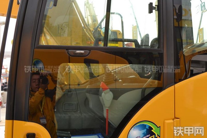 山重建机JCM913D挖掘机局部