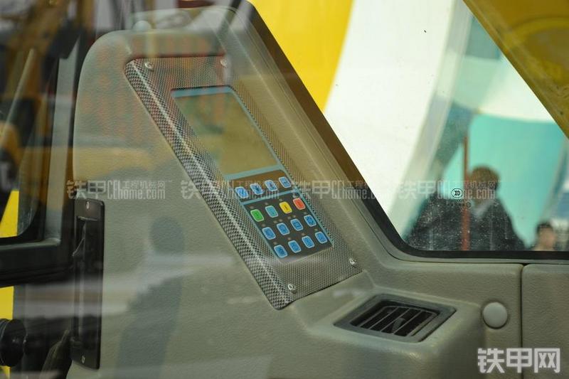 山重建机JCM907D挖掘机局部