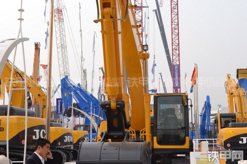 山重建机JCM924D挖掘机整机外观