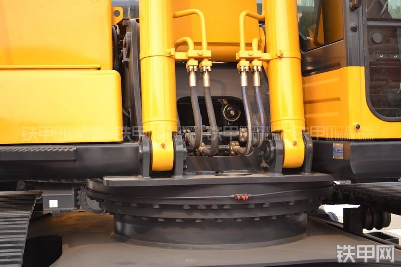 山重建机JCM927D挖掘机局部