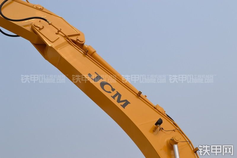 山重建机JCM933D挖掘机局部