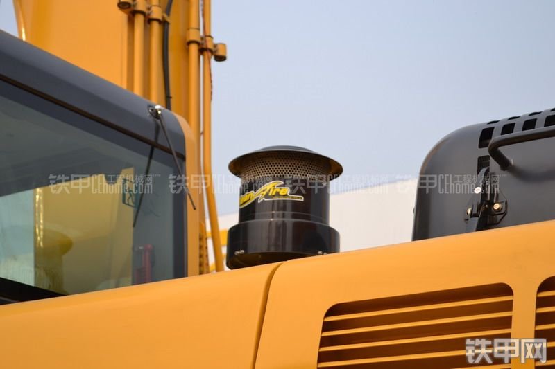 山重建机JCM933D挖掘机局部