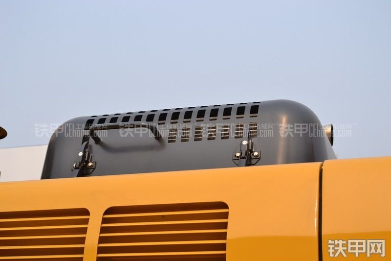 山重建机JCM933D挖掘机局部