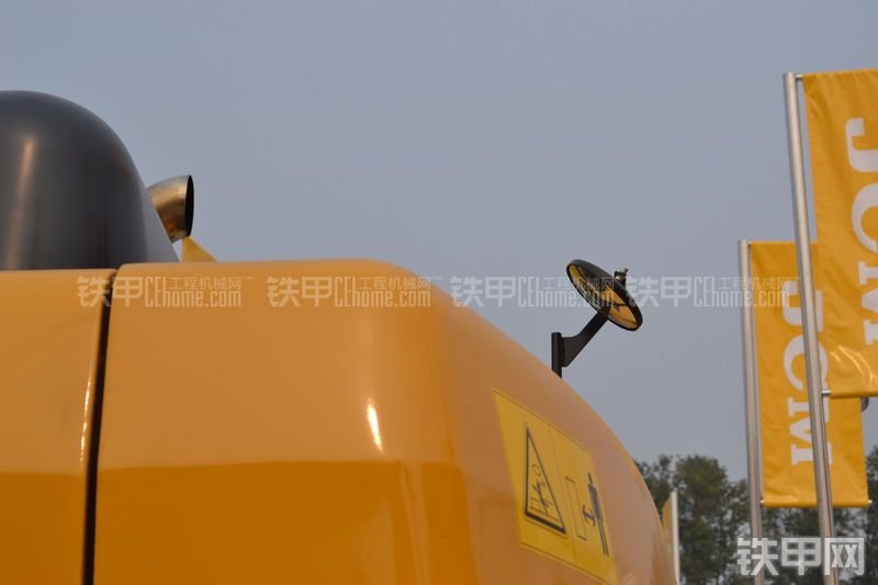 山重建机JCM933D挖掘机局部