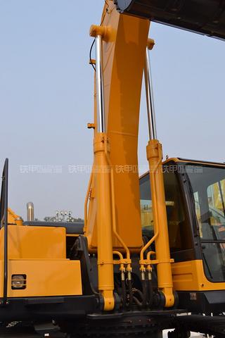 山重建机JCM936D挖掘机局部