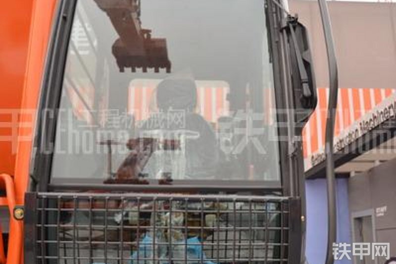 日立ZX360H-3G挖掘机整机外观