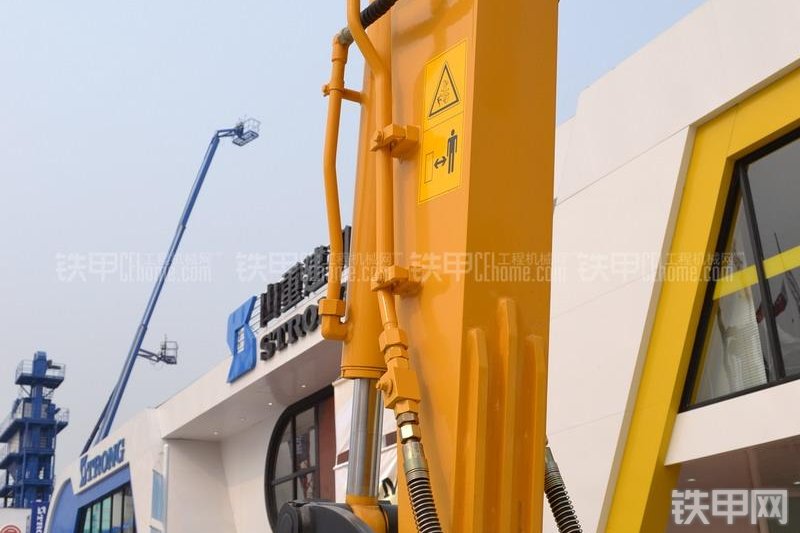 山重建机JCM906D挖掘机局部