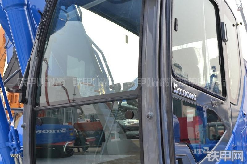 山重建机GC208-8挖掘机局部