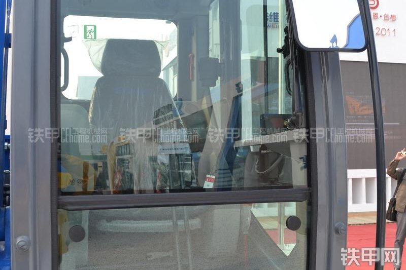 山重建机GC78-8挖掘机局部