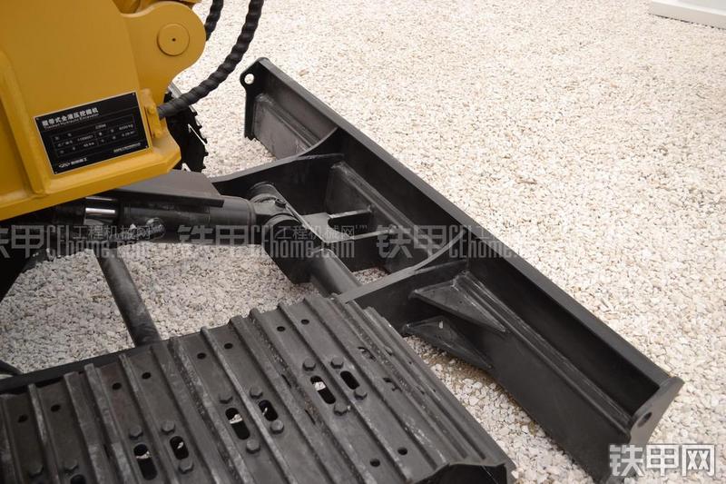 奇瑞迪凯重科CR96挖掘机整机外观