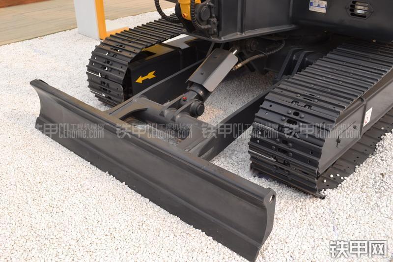 山重建机JCM906D挖掘机局部