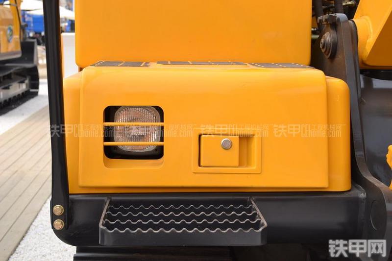 山重建机JCM913D挖掘机局部