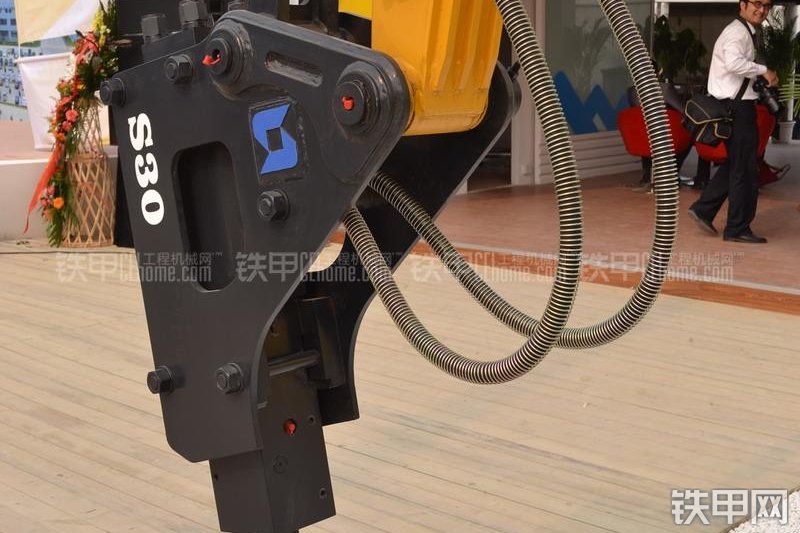 山重建机JCM906D挖掘机局部