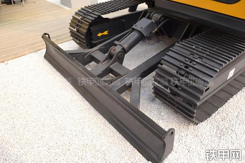 山重建机JCM907D挖掘机局部