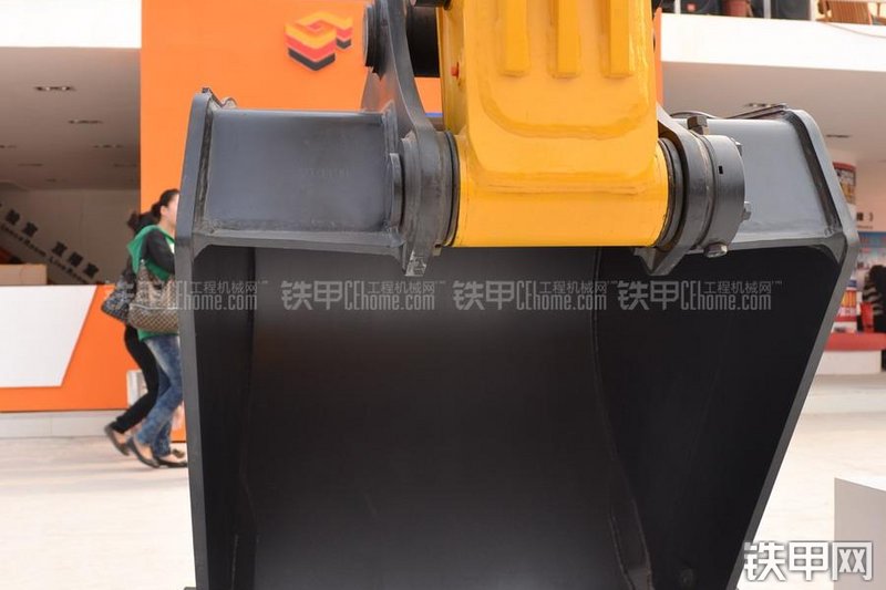 山重建机JCM913D挖掘机局部