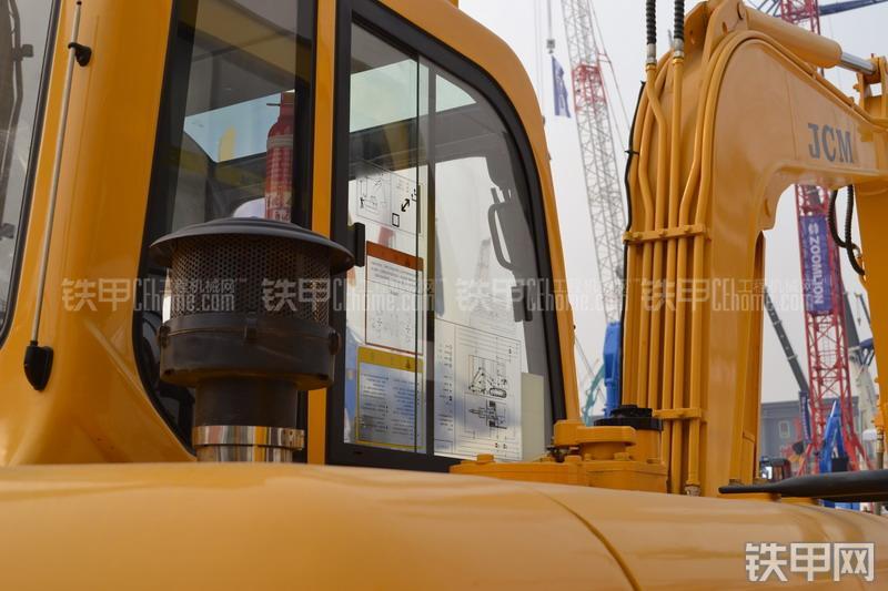 山重建机JCM906D挖掘机局部