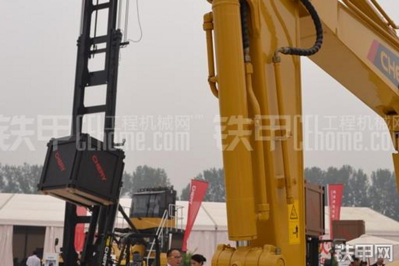 奇瑞迪凯重科CR96挖掘机整机外观