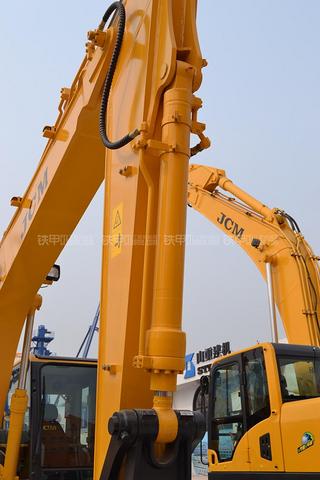 山重建机JCM913D挖掘机局部