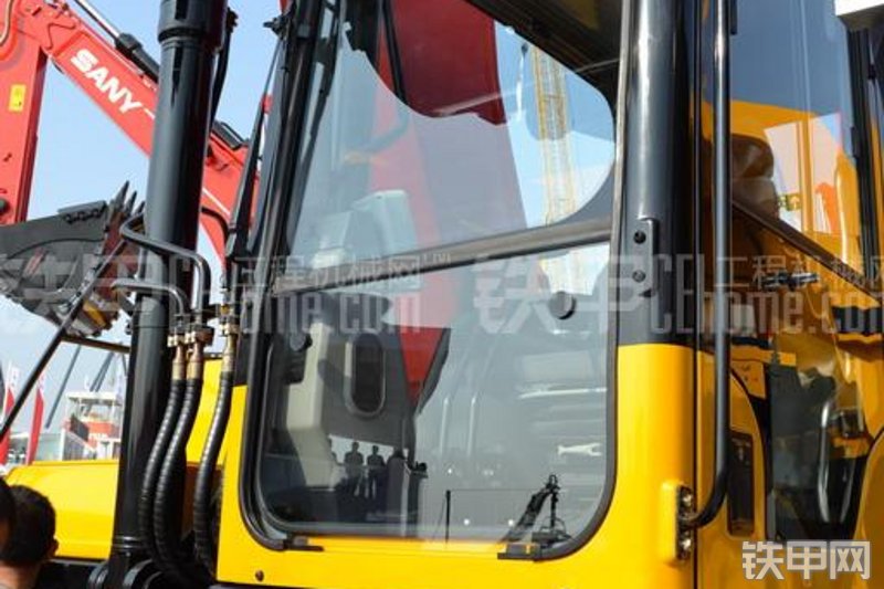 三一重工SY335C-8挖掘机整机外观