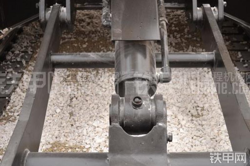 奇瑞迪凯重科CR96挖掘机整机外观