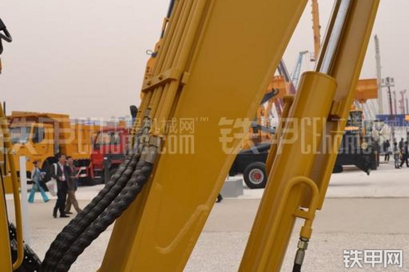 奇瑞迪凯重科CR96挖掘机整机外观