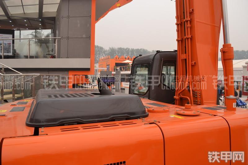 日立ZX260LCH-3G挖掘机局部