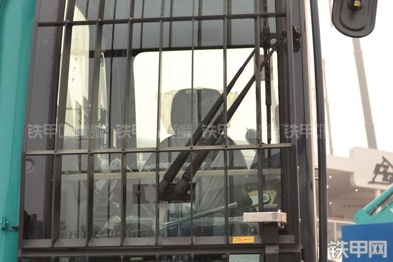 神钢SK480LC-8拆除机加长臂拆除臂局部