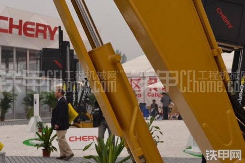 奇瑞迪凯重科CR96挖掘机整机外观