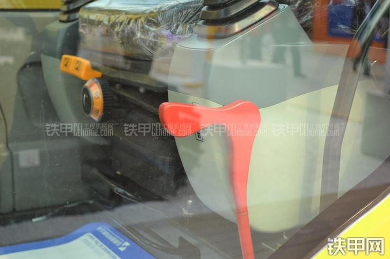 山重建机JCM907D挖掘机局部