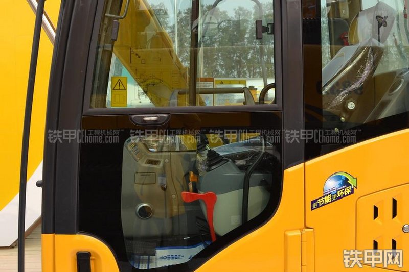 山重建机JCM907D挖掘机局部