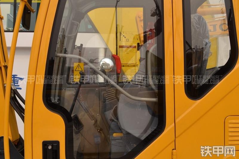 山重建机JCM906D挖掘机局部